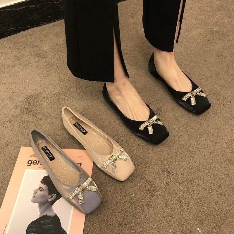 รองเท้าผู้หญิงขนาดใหญ่ (32-44) ขนาดเล็ก 32 33 34 Rhinestone Bow Square Toe รองเท้าผู้หญิงแบน All-Mat