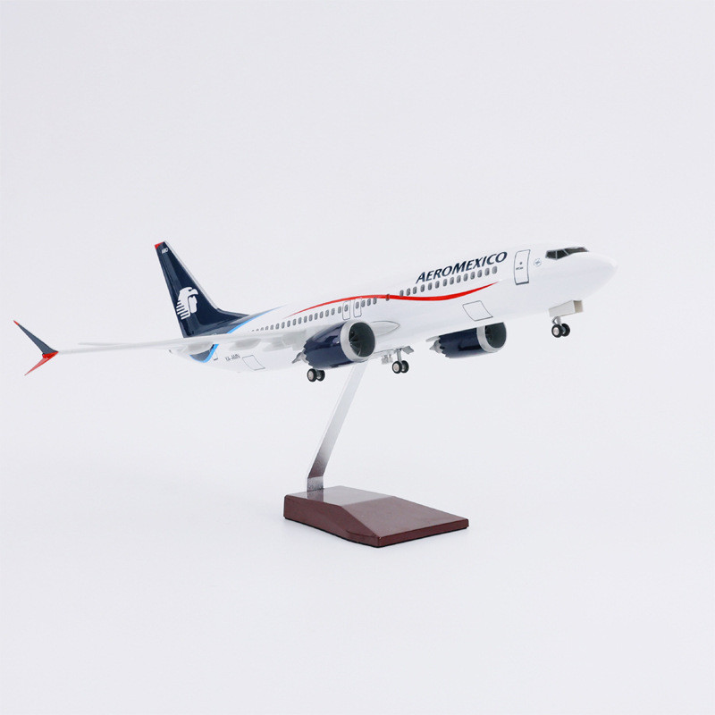 พร้อมสต็อกจัดส่งที่รวดเร็วด้วยแสงเม็กซิกันสายการบินโบอิ้ง737MAXจําลองผู้โดยสารเครื่องบินโมเดลตกแต่งข