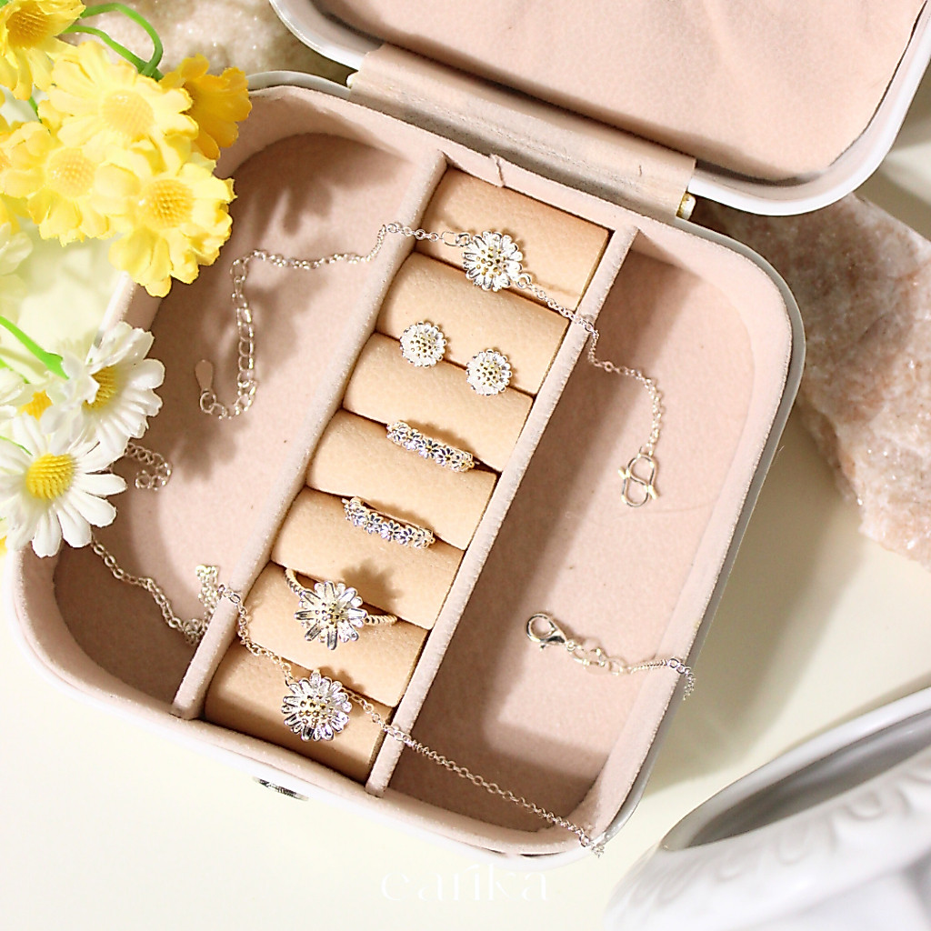 earika.earrings - daisy day collection รวมเครื่องประดับเดซี่ชุบทองคำขาว ผิวแพ้ง่ายใส่ได้