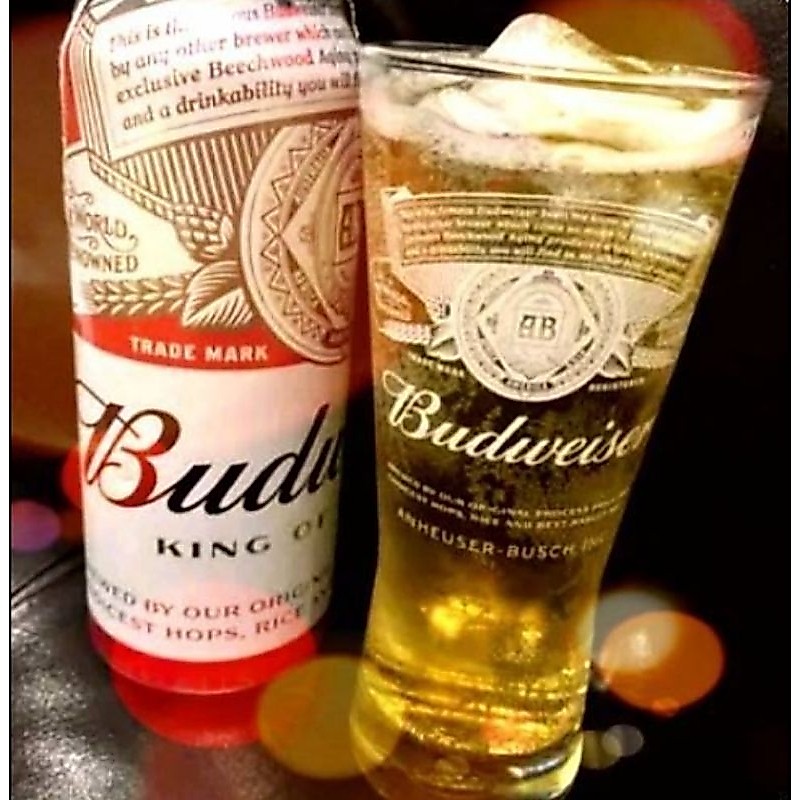 แก้วเบียร์  Budweiser  เนื้อแก้วใสมีขนาด 330ml. งานแท้(ควรสั่งไม่เกินบิลละ6ใบต่อคำสั่งซื้อ)