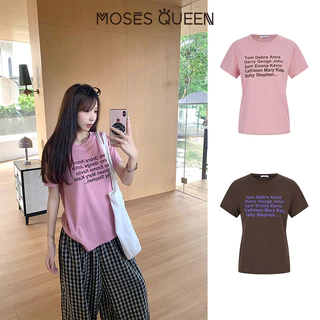 MOSESQUEEN โมเสสควีน เสื้อยืดแขนสั้นพิมพ์ลายตัวอักษรแขนด้านหน้าสําหรับผู้หญิง-ผ่อนคลายและสบายฤดูร้อนคอกลมด้านบนที่เข้ากันกับทุกอย #63852