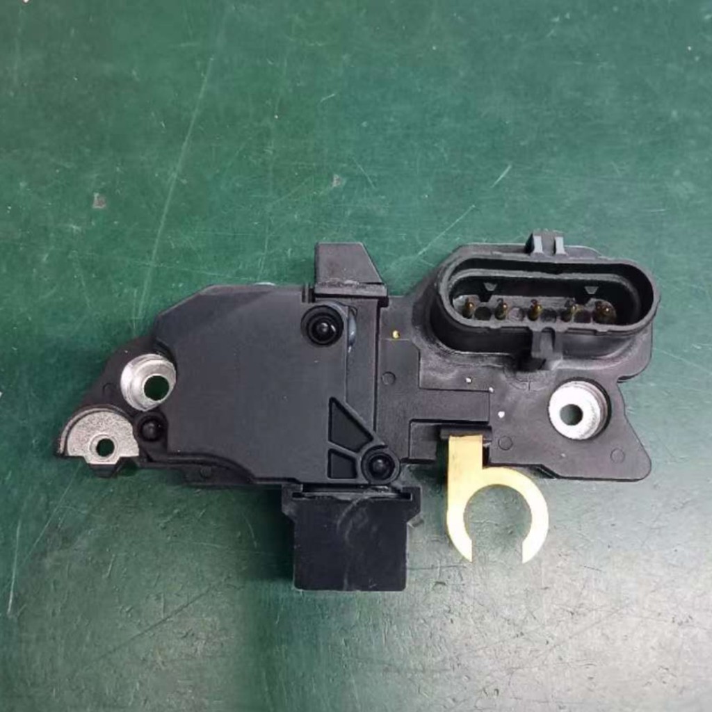 IB298 BOSCH 车用发电机调节器 F00MA45253大功率