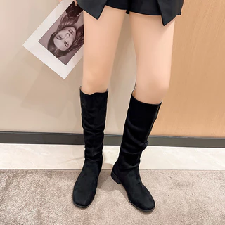 รองเท้าบูทมาร์ตินส้นแบนฤดูใบไม้ร่วงและฤดูหนาว รองเท้าบูทสไตล์แฟชั่นกลางข้อเท้า ขาเรียว เซ็กซี่ กำมะหยี่ รอยย่น