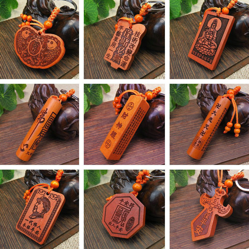 แกะสลัก Guan Gong Heart Sutra Great Compassion Mantra คอลัมน์สแควร์พีชไม้พวงกุญแจแขวนทรงกระบอกไม้แกะ