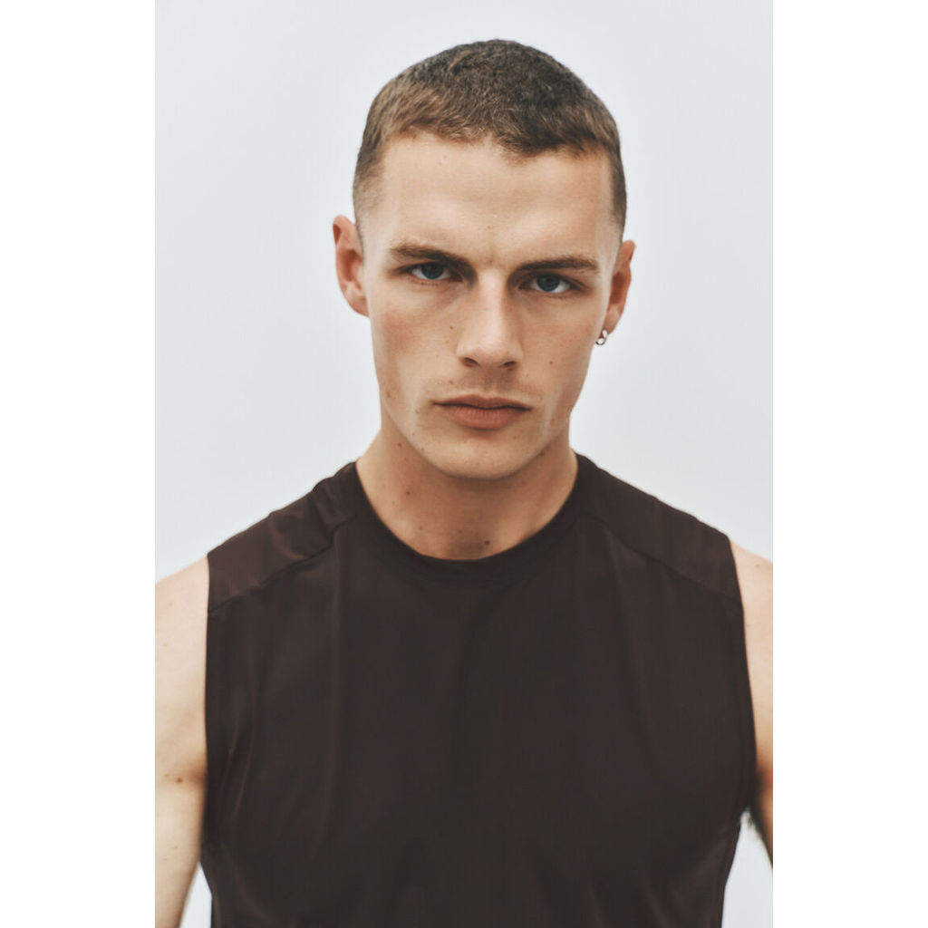 H&M(เอชแอนด์เอ็ม) เสื้อกล้ามสปอร์ต Muscle Fit พร้อมเทคโนโลยี CoolMove™ ผู้ชาย 1338694_2