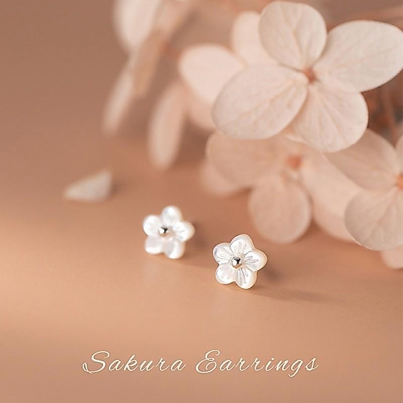 Sakura Earrings ต่างหูเงินแท้ S925 [MERCELO]