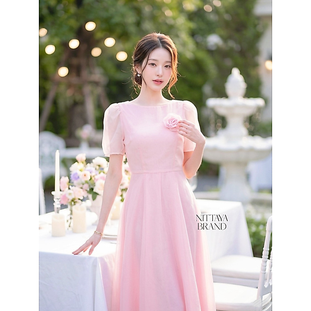 [NITTAYA] D2692 ชุดเดรสกระโปรงยาวสายเดี่ยว+เสื้อคลุมคอกลมแขนสั้นซีทรู แต่งเข็มกลัดดอกไม้