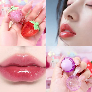 V-shop:ลิปบาล์มรูปทรงสตรอว์เบอร์รี- ให้ริมฝีปากชุ่มชื้นขึ้นและปราศจากเซลล์ผิวที่ตายแล้ว ดูแลริมฝีปากประจำวันได้ดีเยี่ยม