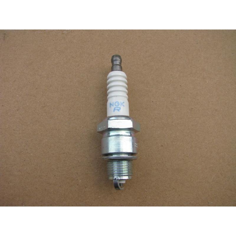 ญี่ปุ่นญี่ปุ่น NGK BR7HS BPR5HS Peugeot Pedal Two Chong 50 เครื่องยนต์ Yamaha เครื่องยนต์นอกหัวเทียน
