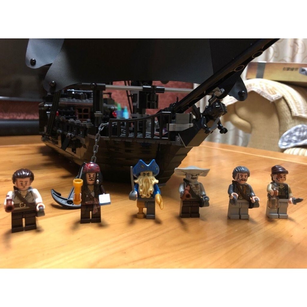 Black Pearl Building Blocks เรือใบ Pirates of the Caribbean เรือรุ่นประกอบของเล่นของขวัญวันเกิดเด็กช