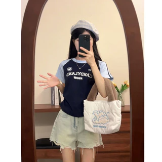 Bella Shop เสื้อยืดแขนสั้นสไตล์อเมริกันย้อนยุคสำหรับผู้หญิง น่ารัก เย็บตะเข็บสีแดงและสีขาว แขนสั้นสองแถบ เสื้อตัวบน