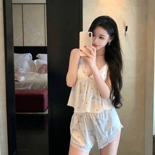 ชุดนอนผ้าซาติน sexy ชุดนอน 2 ชิ้น คอวี ตกแต่งด้วยลูกไม้ ลายหมีน่ารัก สวมใส่สบาย ส่งไวจากไทย