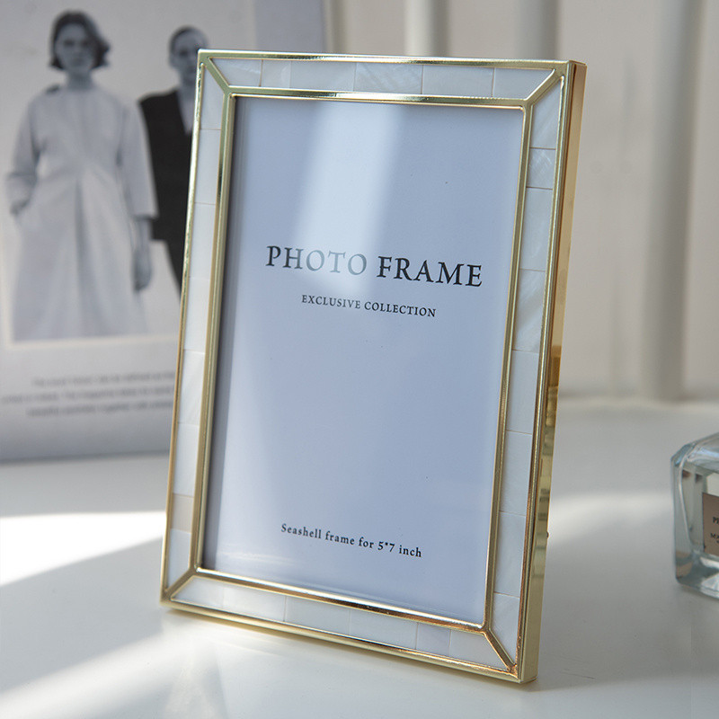 [Huaer] Times Primary High-End Light Luxury Shell Photo Frame Setting Table Creative Metal Simple 20