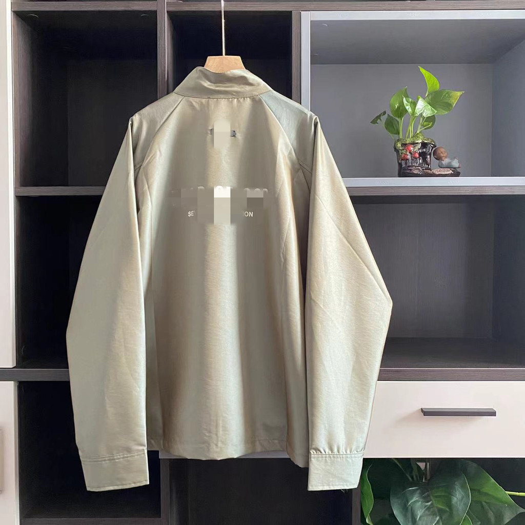 เสื้อกั๊กไนลอนสีสันสดใส ดีไซน์เหมือนรองเท้าแตะ มีฮoodie และซิบ