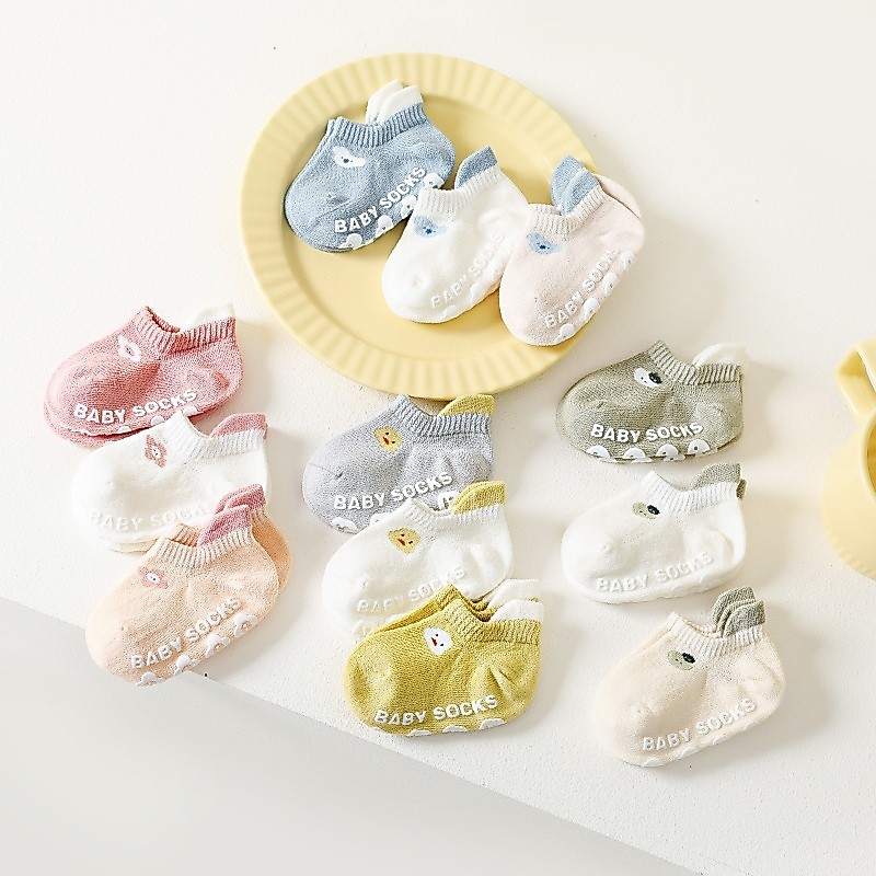 NT Baby-024 (สินค้าพร้อมส่ง)🧦 Baby Soft Grip – เซตถุงเท้าเด็กกันลื่น เซ็ต 3 คู่ ลายน่ารัก ใส่สบาย