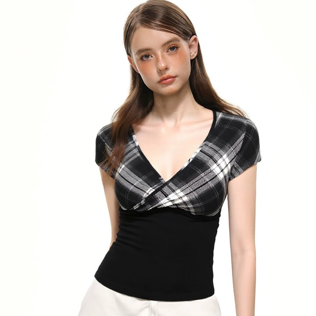iBlue พร้อมส่ง💙เสื้อยืดแขนสั้นผู้หญิง สีดำ  ผ้าดีคอวี ไขว้ พิมพ์ลายสก๊อต เสื้อครอปทรงรัดรูป แฟชั่นย้อนยุคสไตล์อเมริกัน - รูปที่ 6