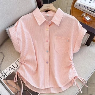 Dahong 💖99177 เสื้อเชิ้ตลายทางแขนสั้นสำหรับผู้หญิง oversize มีเชือกรูดเอวด้านข้าง เสื้อแฟชั่นสีทึบเหมาะกับทุกไลฟ์สไตล์