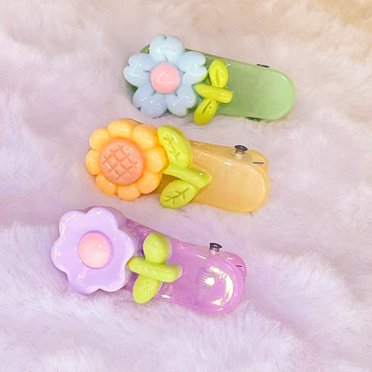 ร้านไทยพร้อมส่ง  (1คู่) กิ๊บติดผม กิ๊บ ดอกไม้ สีสันน่ารัก สดใส สำหรับเด็ก วัยรุ่น แฟชั่น สไตล์เกาหลี ราคา ถูกที่สุด ดีลบีเคเค แกลเลอรีภาพที่ 3