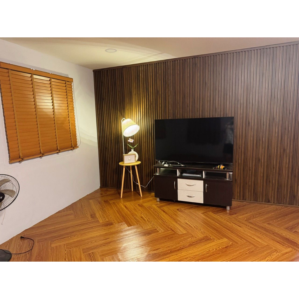 【BIG SALE จำนวนจำกัด】ไม้เทียมตกแต่งผนัง ไม้ระแนง ติดตั้งง่าย วัสดุตกแต่งกันน้ำกันไฟ ยาว90ซม._NV Home - รูปที่ 5