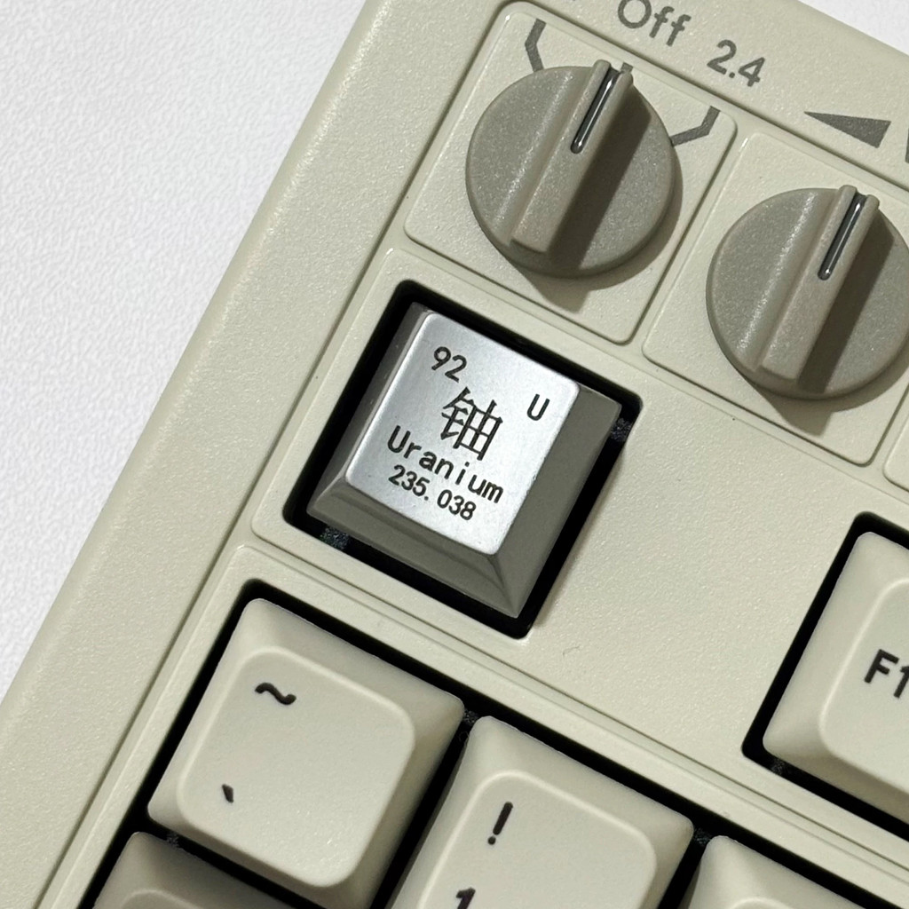 keycap คีย์แคป "Uranium 235" ปุ่มกดโลหะที่ไม่ซ้ํากัน CNC ตัดปุ่มกดเกมหอพักตลกที่กําหนดเองแป้นพิมพ์หม