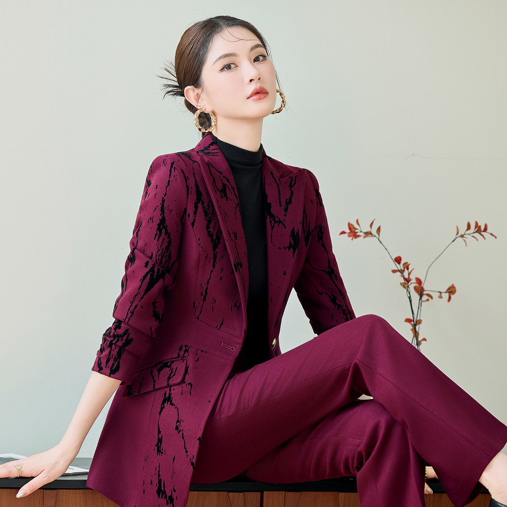 Blazers ผู้หญิง สี apricot ดีไซน์หรูหรา สำหรับการทำงานและการแต่งตัวอย่างมั่นใจ