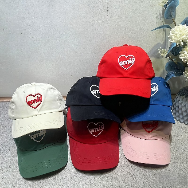 Hotcap จัดส่ง 💕2025 หมวกเบสบอลทรงใหม่ลายหัวใจ กระบังกว้างช่วยให้หน้าเล็กรูป ใส่ได้กับทุกสไตล์