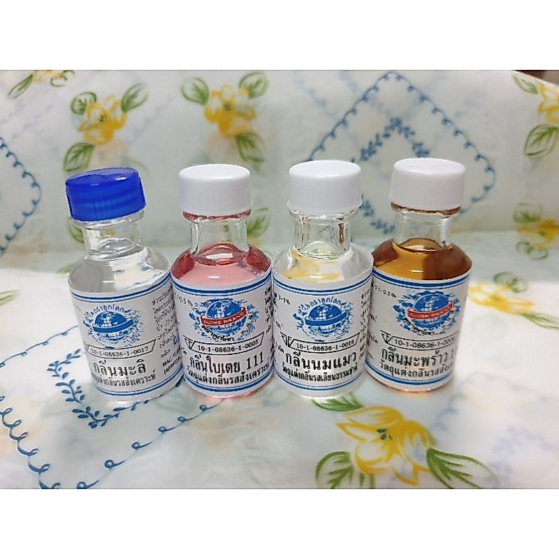 กลิ่นผสมอาหาร ตราลูกโลก บรรจุ 25 มล.(กลิ่นมะลิ,กลิ่นนมแมว,กลิ่นใบเตย,กลิ่นมะพร้าว,กลิ่นซาสี่,กลิ่นองุ่น,กลิ่นทุเรียน)