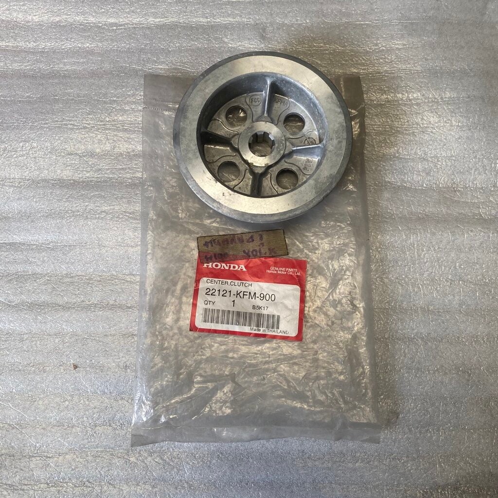 22121-KFM-900 เรือนคลัทช์ตัวกลาง WAVE100 2005 , WAVE100S 2005 อะไหล่แท้ HONDA