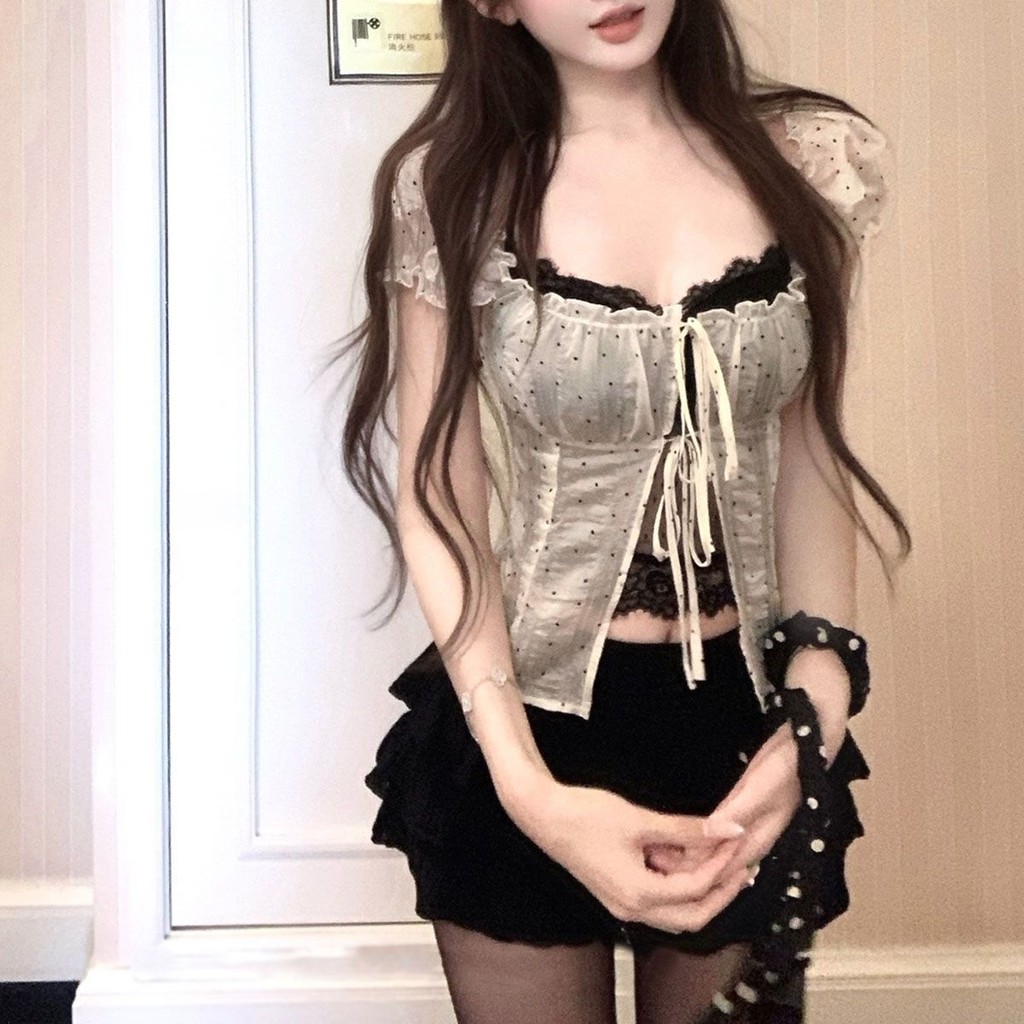 Pure Desire เสื้อลายจุดโปลค่า แขนพอง ปักลาย lace-up สไตล์หวานแหวว พร้อมสายเดินหนังสั้น