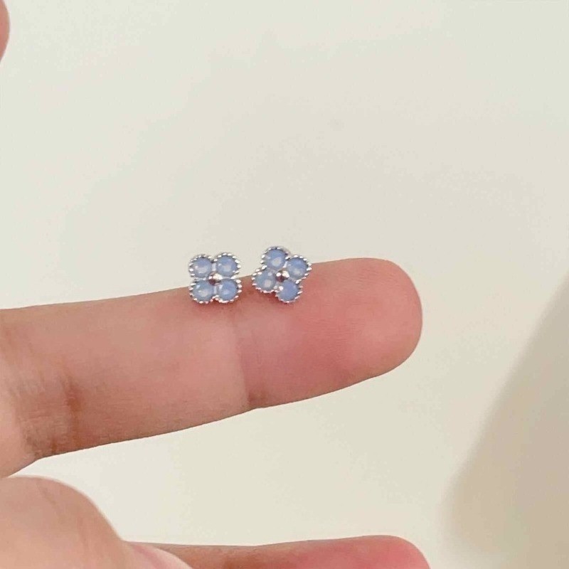 925 เงิน Four-Leaf Clover ต่างหูหูกระดูก Studs ต่างหูน่ารักสําหรับผู้หญิง Simple นักเรียนต่างหูของขวัญขายส่ง