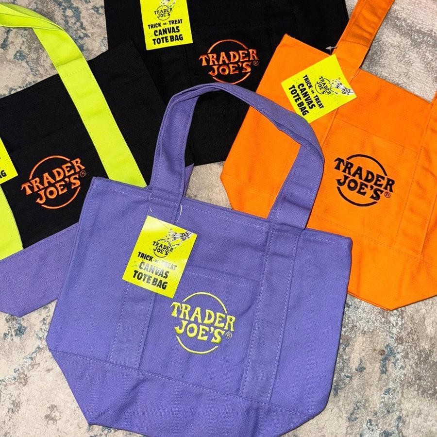 Trader Joes Mini Halloween Canvas Tote Bag เคล็ดลับหรือรักษากระเป๋า 4 สีจํากัด posterph