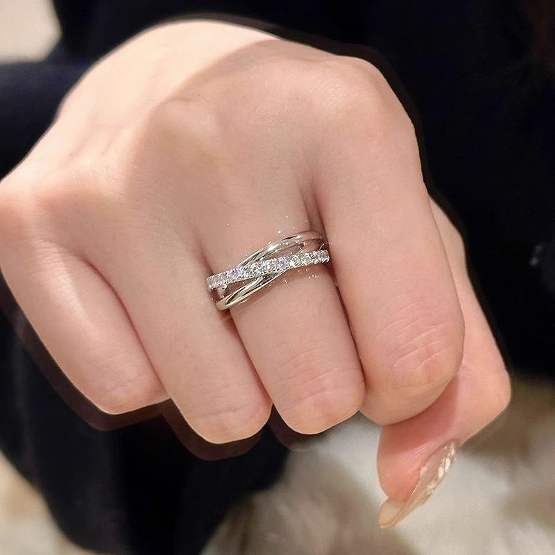 Retro Simple รอบสามแหวนหญิงประณีต Niche อารมณ์หรูหรา Micro-Inlaid Zircon เปิดแหวนปรับ