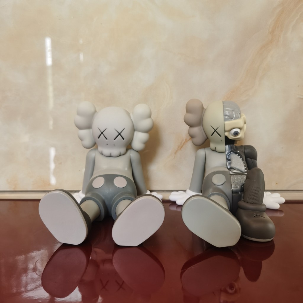 Mand kaws holiday Doll taipei taipei Limited Seated Anatomy Small