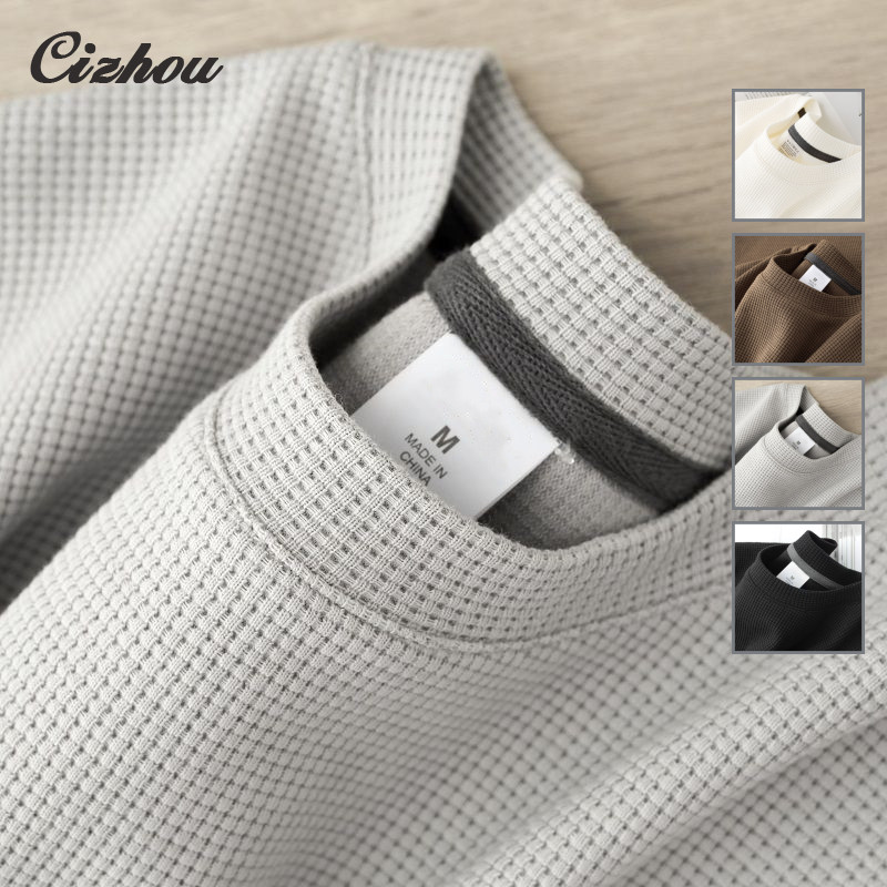 เสื้อยืดคอกลมสำหรับผู้ชาย สไตล์ฤดูร้อน ในเฉดสีกรมท่าและครีม