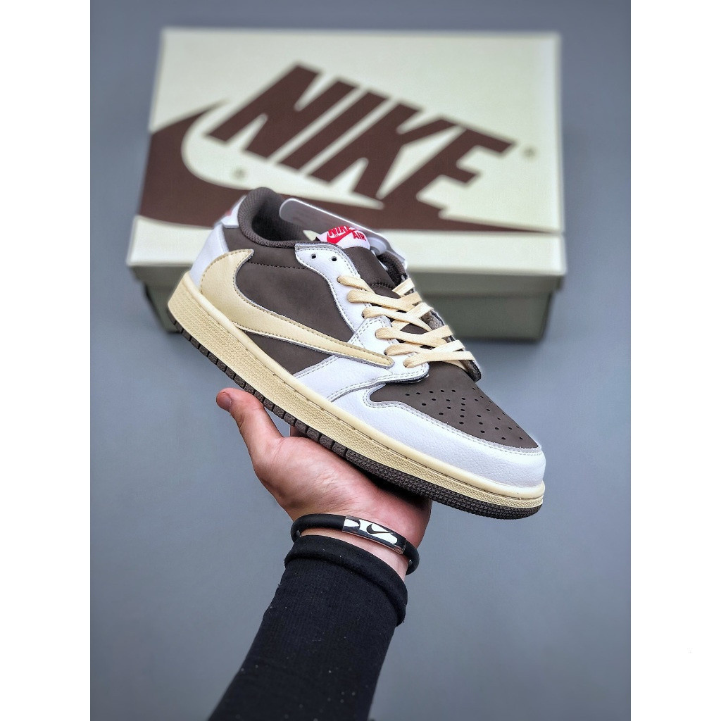 Travis Scott x Nike Air Jordan 1 Low Reverse Mocha รองเท้ากีฬาสำหรับผู้ชายและผู้หญิง