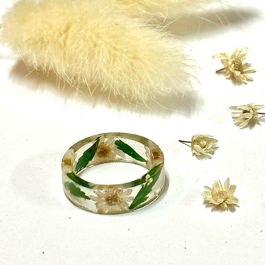 แหวนดอกไม้แห้งเรซิ่นดอกเดซี่จิ๋วแฮนด์เมคHandmade