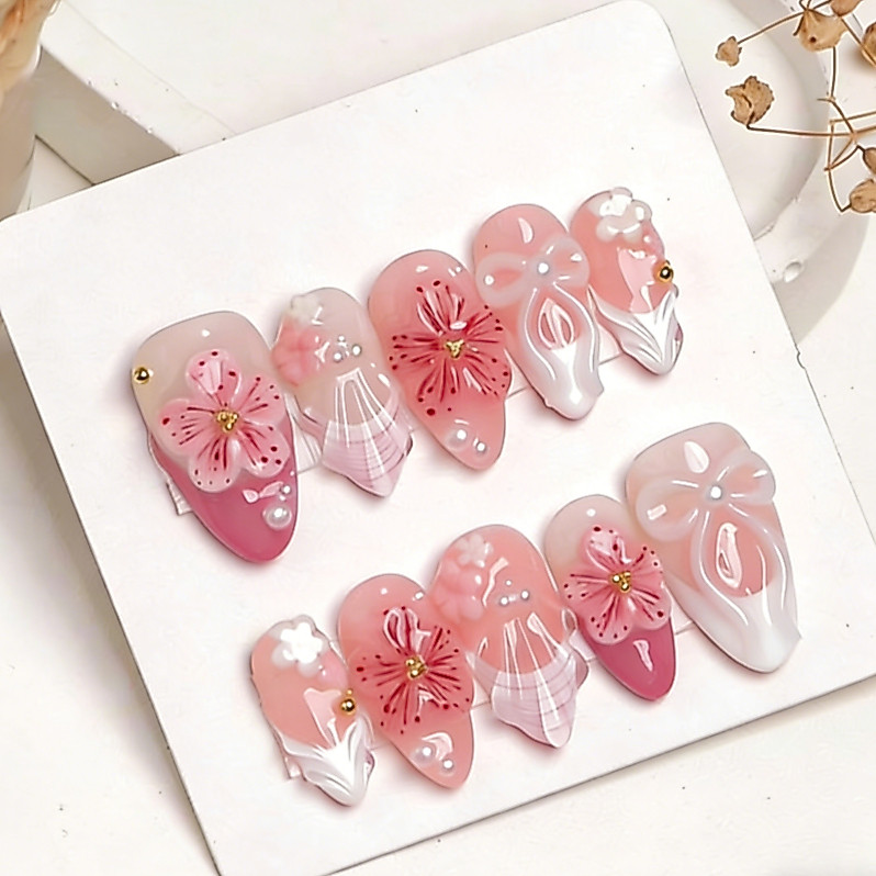 ซากุระ ซากุระ | เล็บปลอมรูปอัลมอนด์สีขาวสีชมพู 10 ชิ้น SOPHIAURA S217