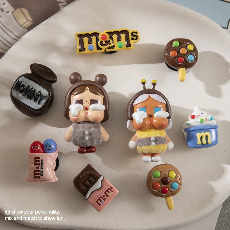 เหมาะสําหรับ crocs Hole รองเท้าอุปกรณ์เสริม Pop Mart Crybaby Crybaby Crybaby รองเท้าดอกไม้ crocs รองเท้าหัวเข็มขัดหัวเข็มขัด Busch รองเท้าหัวเข็มขัดที่ถอดออกได้รองเท้า ins ดอกไม้