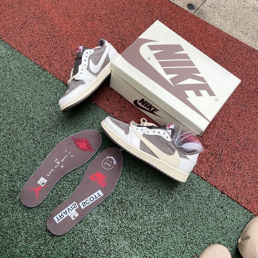 รองเท้าสีขาวเล็กๆน้อยๆรองเท้าผ้าใบ Casual Chicago Barb Design Barb Co-Branded คู่ Low-Top Lightning 