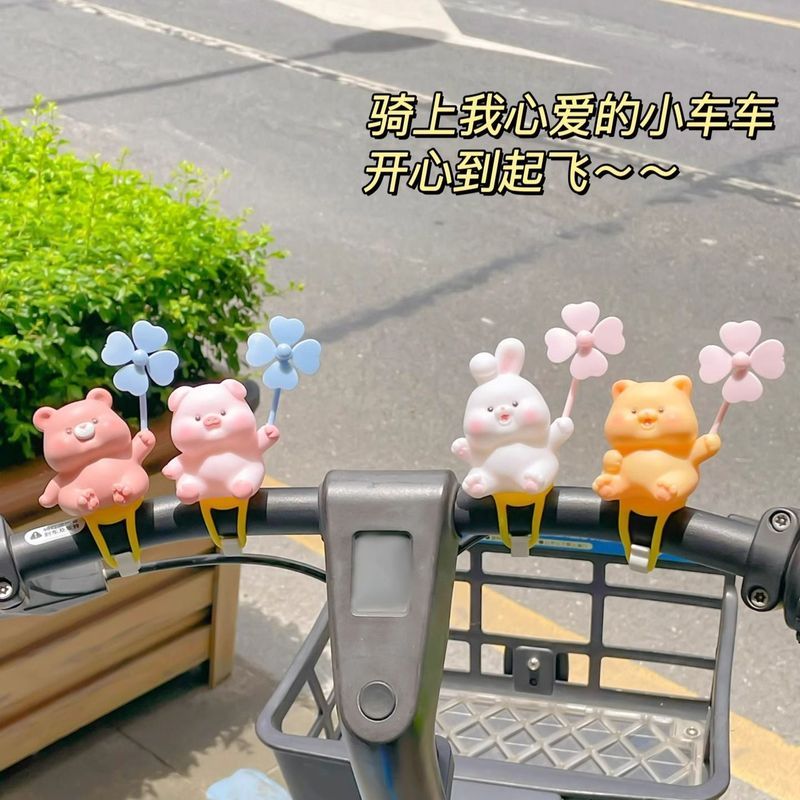 新款嘟嘟风车乐园创意绑带款可爱风车公仔电动电瓶车自行车装饰品Electric bike mini wind bike decoration motorcycle bike healing series