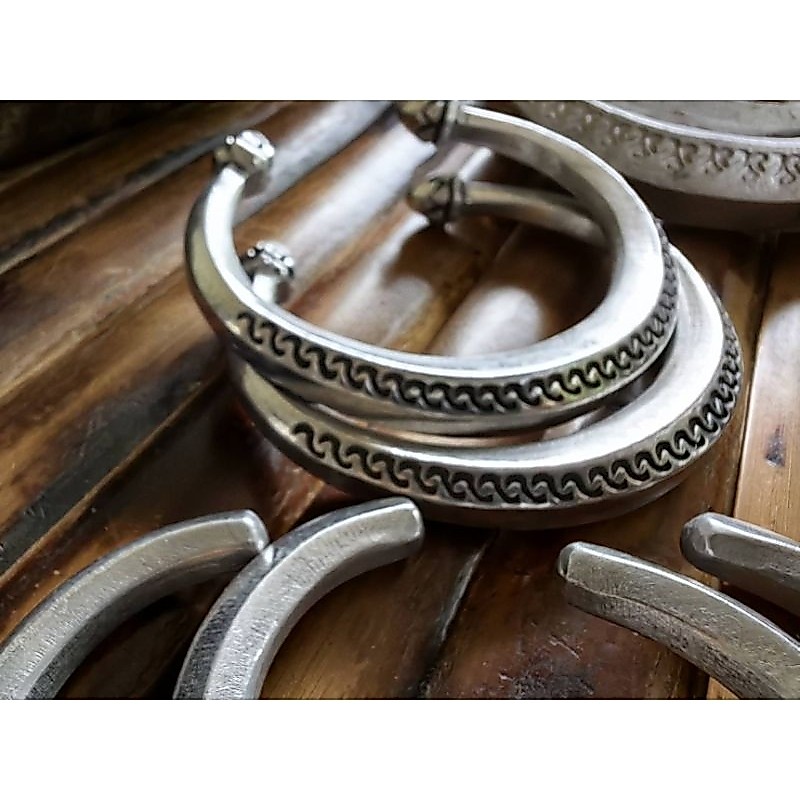 กำไลทรงโบราณ ลายโบราณ หัวบัว *​งาน Hand​made​*​