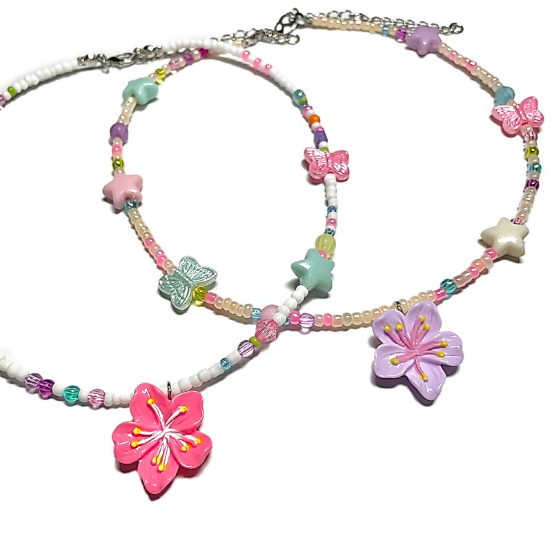 Piing me Necklace | สร้อยคอลูกปัดพร้อมจี้ดอกชบา✨🌺