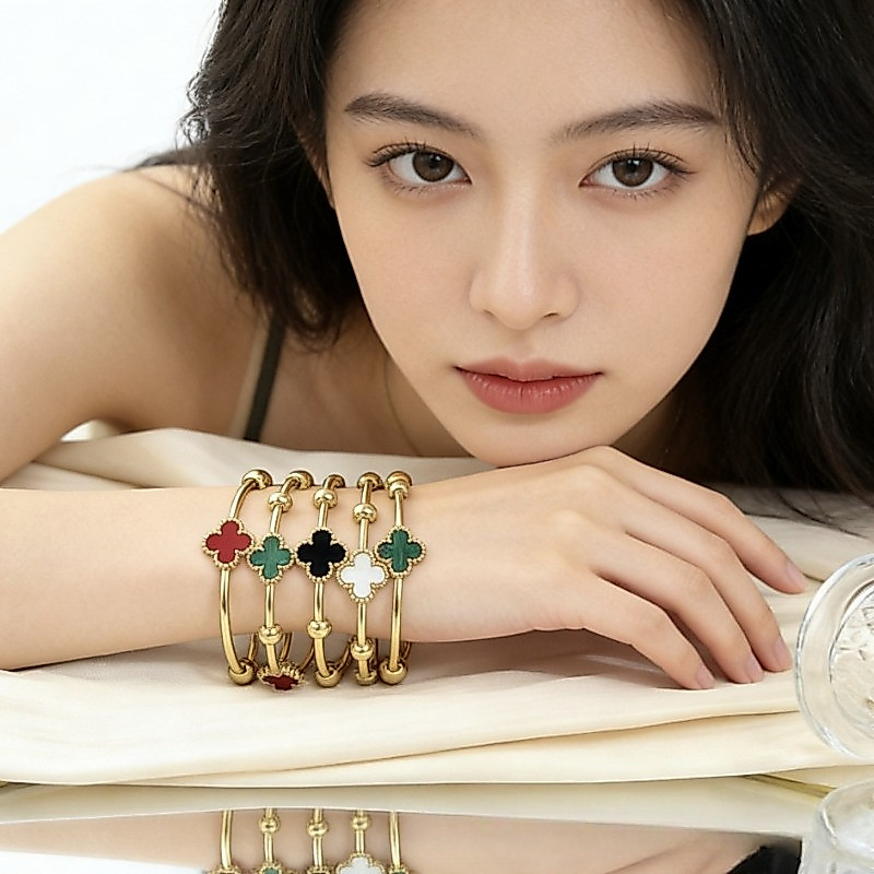 Four-Leaf Clover Non-Fade ปรับสาวสร้อยข้อมือสไตล์ Palace All-Match เครื่องประดับมือ Exchan