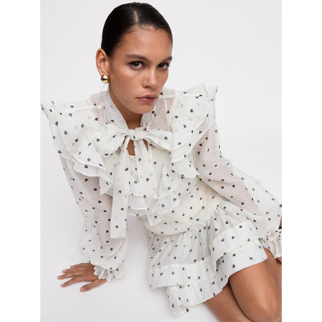 [Pomelo] เสื้อเบลาส์ระบายลายจุด / Ruffled Polka Dot Blouse