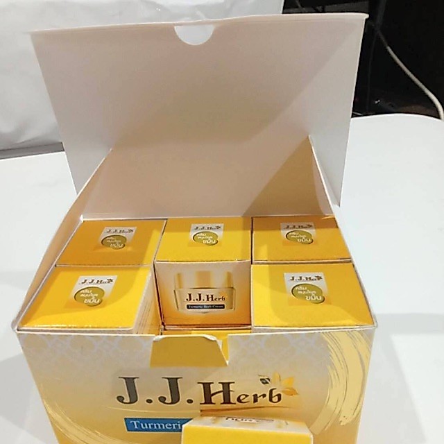 ครีมขมิ้นไพล JJ Herb ขนาด 6 กรัม ราคาส่งครึ่งโหลและ 1 โหล