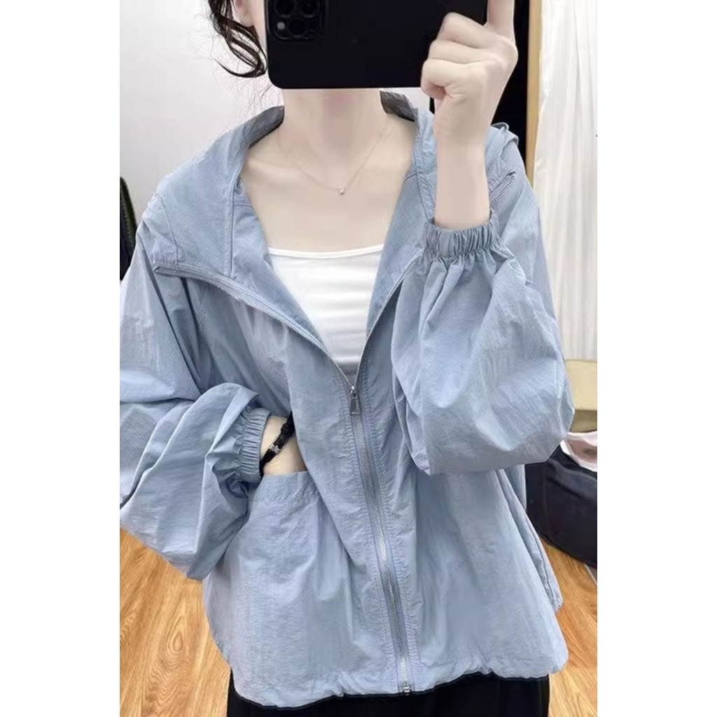 เสื้อแจ็คเก็ตกันแดดแบบบางเบานำสมัยสำหรับผู้หญิง ในสไตล์ลำลอง
