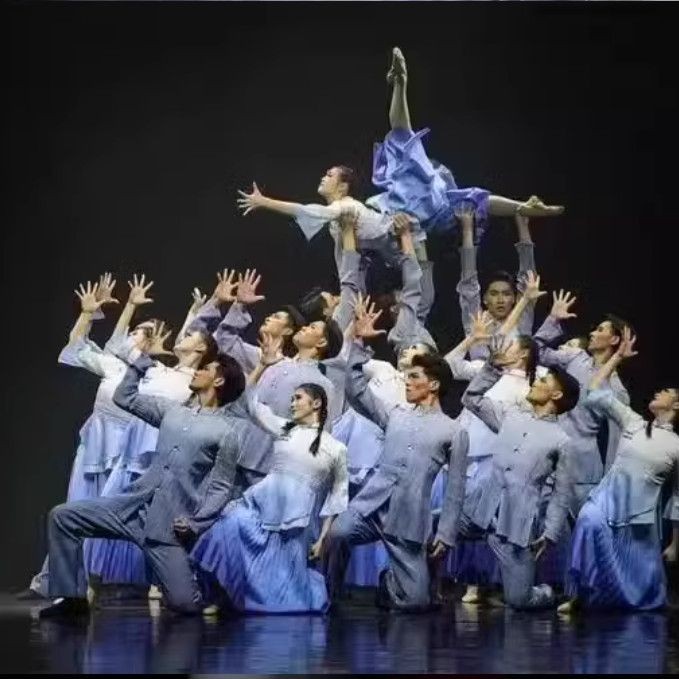 สาธารณรัฐจีนนักเรียนเต้นรําปลุกอายุประสิทธิภาพเครื่องแต่งกายห้าสี่เยาวชนชาติพันธุ์เครื่องแต่งกายไล่ค