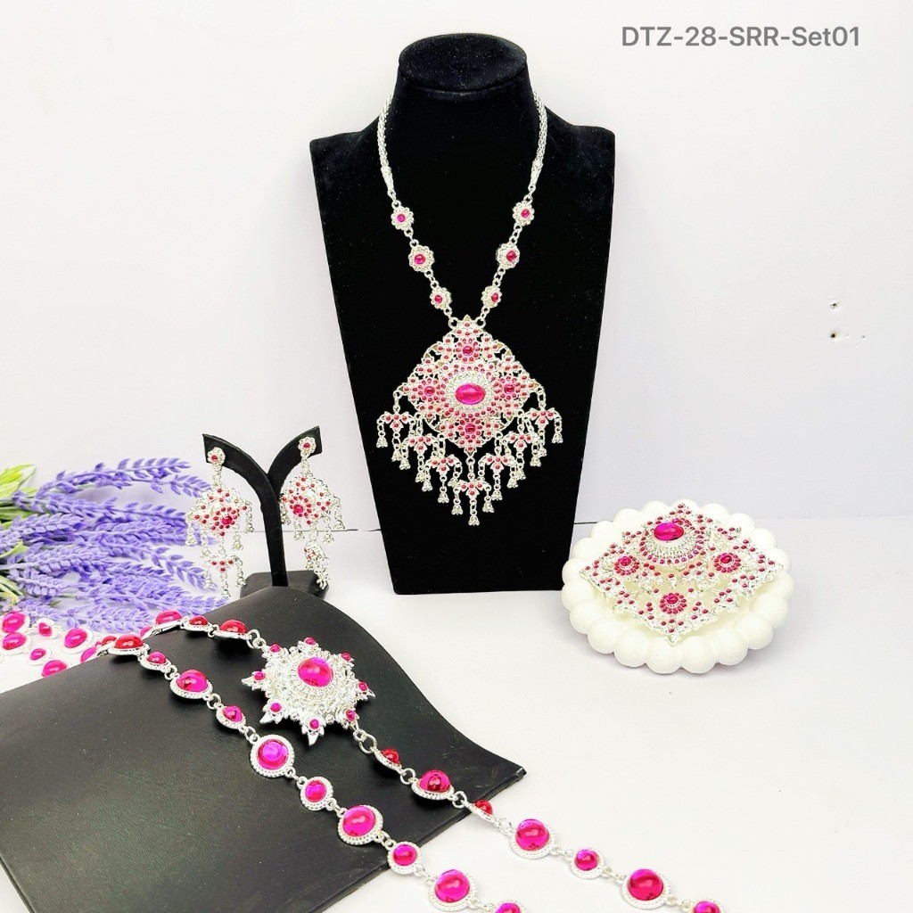 เครื่องประดับเจ้าสาวสุดหรู ใส่งานไหนก็งดงามสง่า ดีไซน์ลวดลายไทยโบราณ ผสมผสานความหรูหราแบบร่วมสมัย