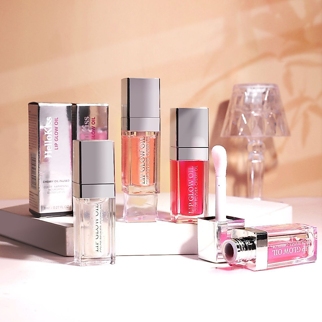 ลิปกลอสHello kiss lip oil เนื้อฉ่ำวาวมากกกแถมยังมีส่วนผสมที่บำรุงริมฝีปากอีกด้วย สีสวย สไตล์สายเกาและฝายฝอสุดๆ✨