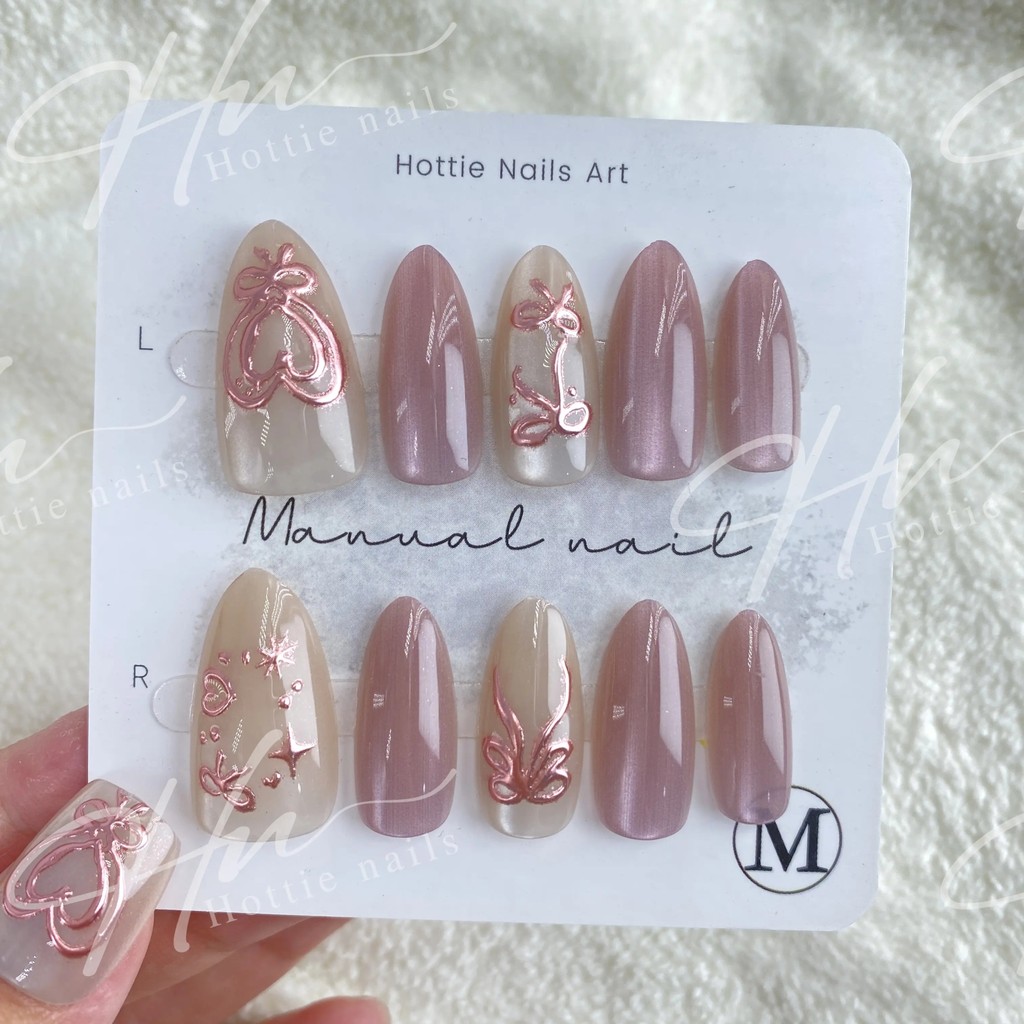 อ่อนโยนและหวาน Gilded Love Butterfly Clears Pink White Cat Eye Almond เล็บชิ้น มาพร้อมชุดเครื่องมือ